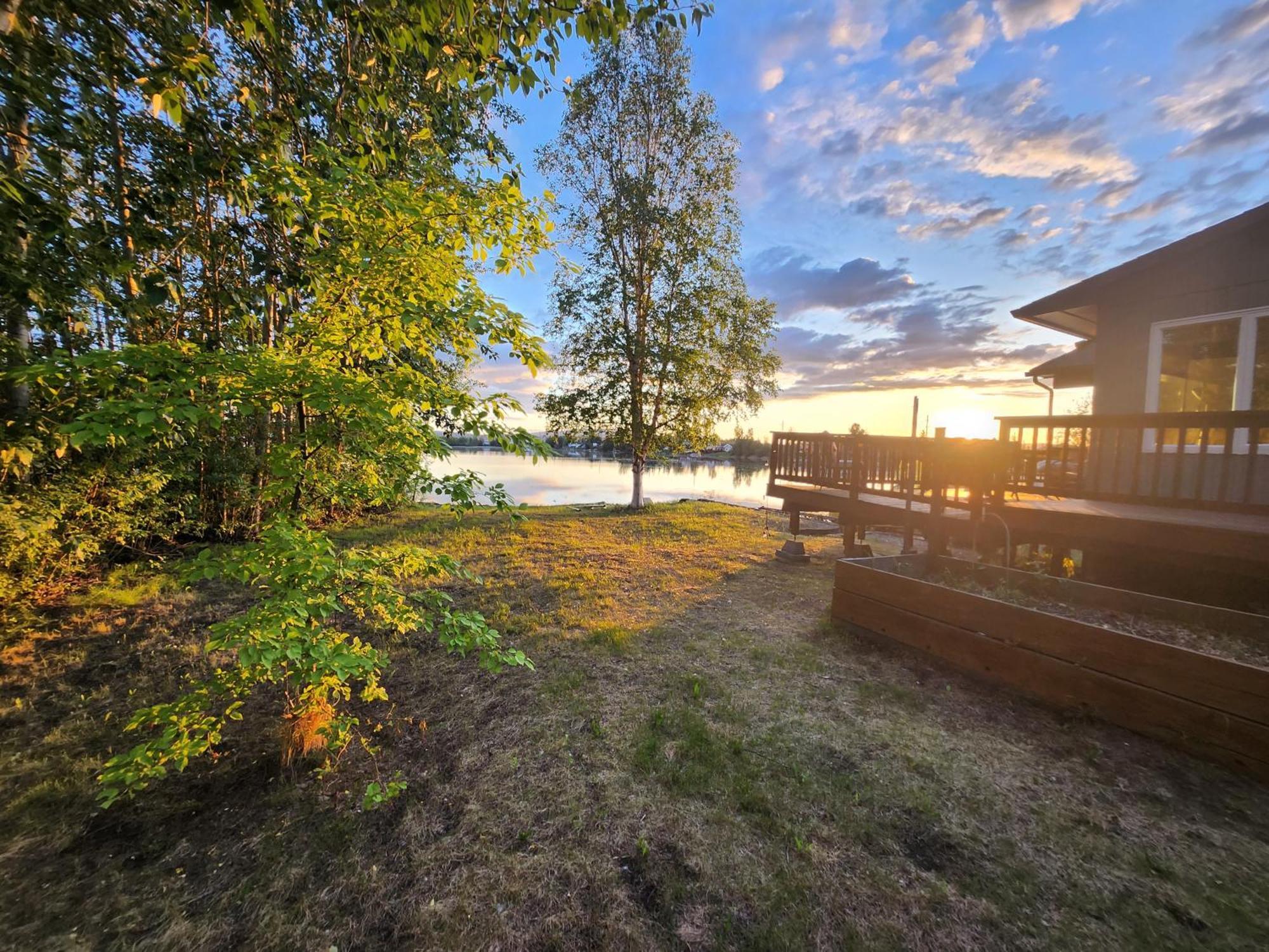 Hidden Lakefront Villa Fairbanks Exterior photo